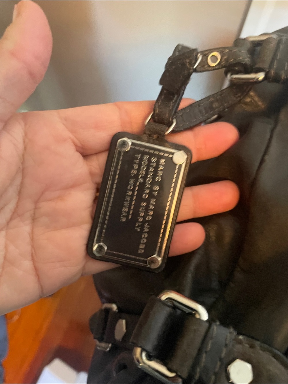 Marc by Marc Jacob’s Dr .Groovee shoulder bag with Metal ID tag - Picture 8 of 16